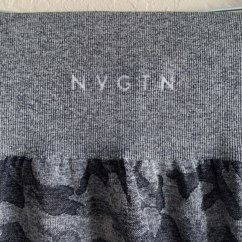 NVGTN Camo Seamless Contour Leggings Black Grey ~ Size Small - Picture 9 of 10